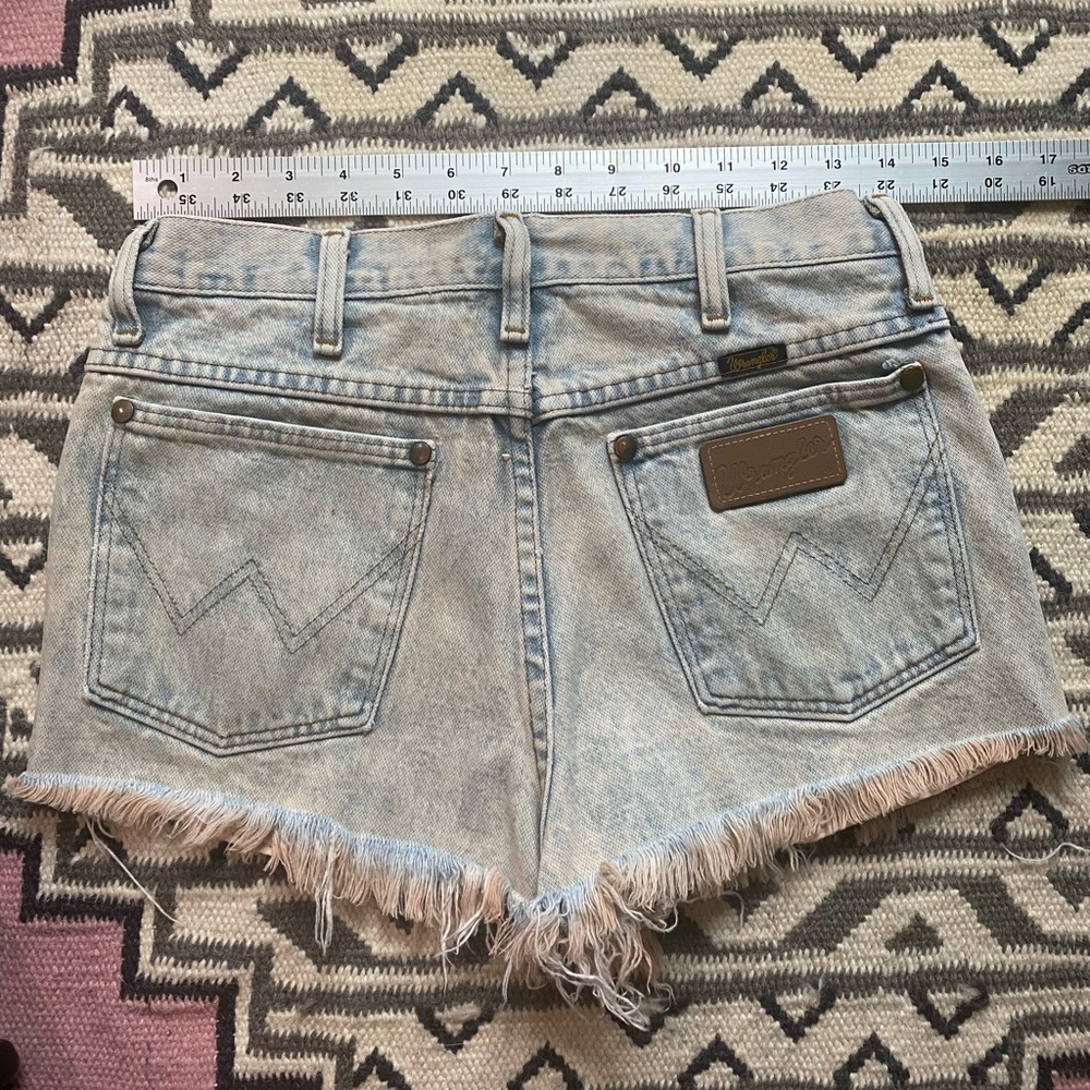 Cheeky high waist Wrangler shorts - Picture 2 of 5